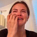 Ojalá pudiera hacer algo: Selena Gómez llora por los deportados