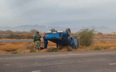 Accidente vial en Gómez Palacio: Mujer sufre volcadura