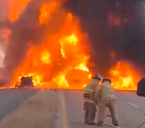 Registran explosión de pipa con combustible en Coahuila: Guardia Nacional y Bomberos presentes