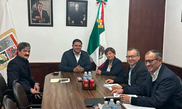 Alcalde de Lerdo se reúne con autoridades del IMSS Durango para ver avances de nuevo hospital