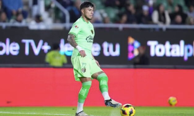 Carlos Salcedo sufre grave lesión en su primer entrenamiento con Rayados