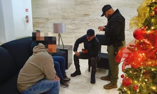 Policías de Torreón evitan extorsión a turistas de Nuevo León