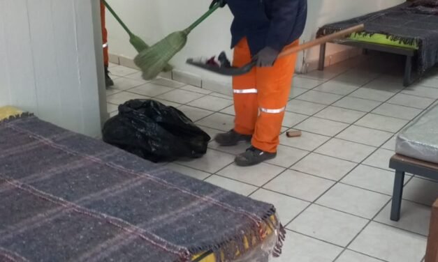 Servicios Públicos mantiene orden y limpieza en albergues de Torreón