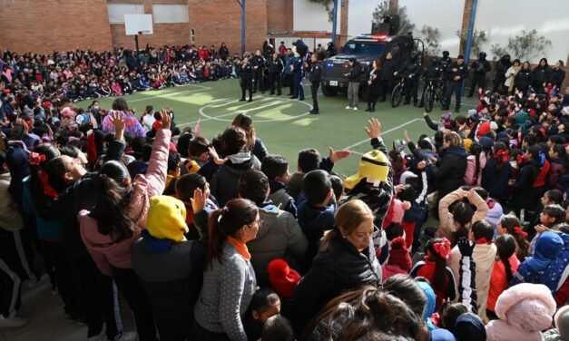 Policía de Gómez Palacio genera cercanía con cerca de mil estudiantes