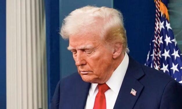 Trump señala sin pruebas a las políticas de diversidad por accidente aéreo en Washington