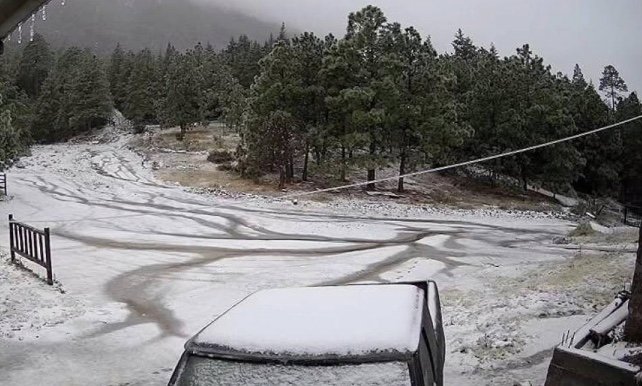 Condiciones extremas en Arteaga: La nieve y el hielo afectan la movilidad y la seguridad vial