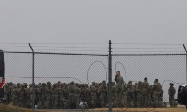 Texas refuerza la frontera con redadas y tropas en el inicio de la era Trump