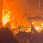 Choque múltiple en la Durango-Mazatlán deja un tractocamión en llamas