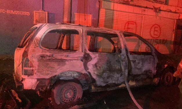 Hombre rompe cristal de camioneta y le prende fuego en Torreón: era de su vecino