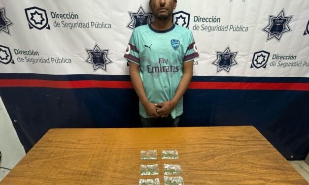 Trató de huir al ver a la Policía de Torreón: le encuentran marihuana