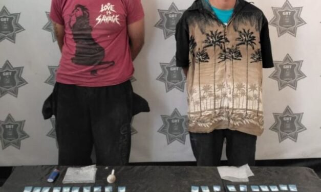Grupo de Reacción Torreón arresta a dos con 49 bolsitas con droga