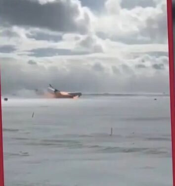 Captan video del momento exacto del accidente aéreo en el Aeropuerto de Toronto: Avión de Delta Airlines se voltea durante aterrizaje