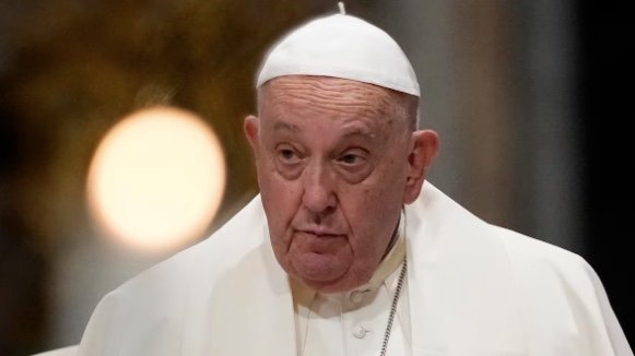 El Papa Francisco enfrenta un cuadro médico más complejo: neumonía bilateral y cambios en su tratamiento