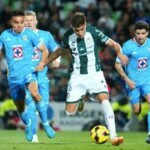 Cruz Azul aprovecha error defensivo y derrota a Santos Laguna 1-0