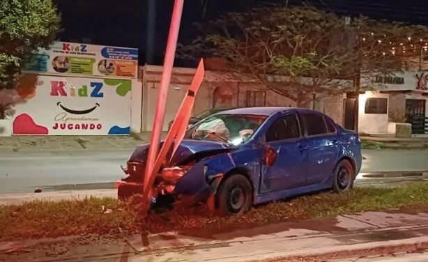 Aparatoso accidente en Torreón deja cuatro lesionados y dos vehículos en pérdida total