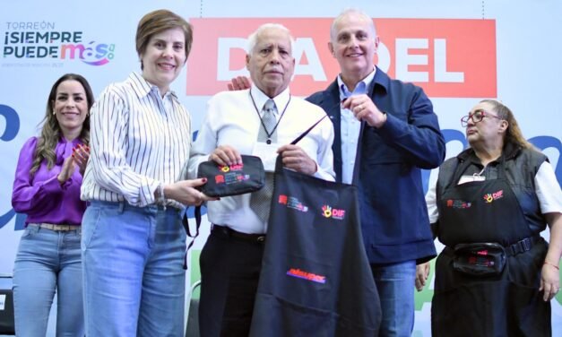 Alcalde de Torreón anuncia beneficios para adultos mayores con nuevas tarjetas de descuentos