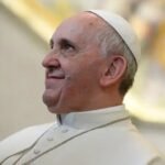 El Papa Francisco sufre crisis respiratoria durante hospitalización en Roma