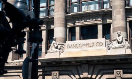 Banxico entrega remanente de 18 mil millones a Sheinbaum, muy por debajo de lo esperado