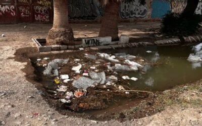 Desbordamiento de canal en Providencia por acumulación de basura y troncos