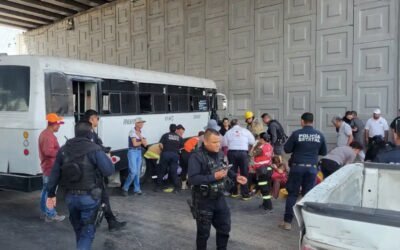 Choque de autobús deja 18 lesionados en Gómez Palacio; chofer intentó huir