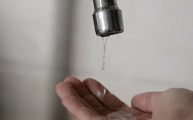 Trabajos de SIMAS Torreón generan baja presión en el suministro de agua en varios sectores