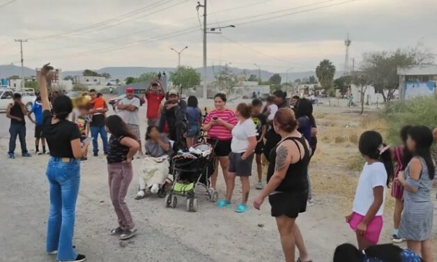 Vecinos de Rancho Alegre bloquean carretera a Esterito por falta de luz y agua