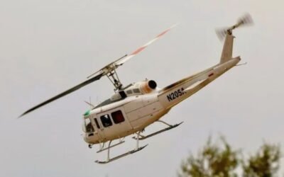 Cae helicóptero en Arteaga durante combate a incendios; brigadistas resultan ilesos