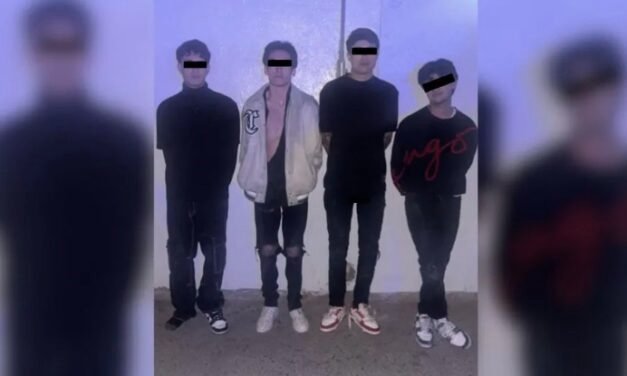 Jóvenes ebrios protagonizan riña y agreden a policías en gasolinera de Torreón