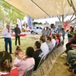 Román Cepeda supervisa reforestación y equipamiento de plaza en Loma Real; anuncian plan de 100 espacios públicos en Torreón