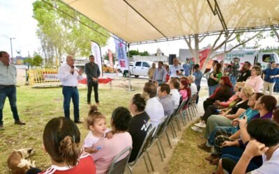 Román Cepeda supervisa reforestación y equipamiento de plaza en Loma Real; anuncian plan de 100 espacios públicos en Torreón