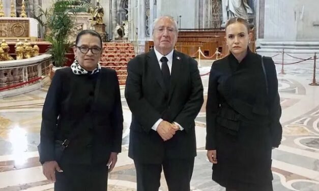 México despide al Papa Francisco en el Vaticano; Rosa Icela Rodríguez encabeza delegación oficial