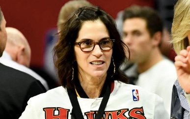 Jami Gertz: la actriz retirada que ahora es la mujer más rica de Hollywood