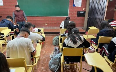 Aplican encuestas a estudiantes de secundaria para detectar riesgos emocionales y prevenir adicciones en Torreón