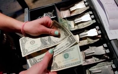 Propuesta republicana busca imponer impuesto del 5 % a remesas enviadas desde EU