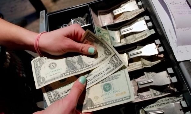Propuesta republicana busca imponer impuesto del 5 % a remesas enviadas desde EU