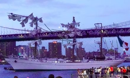 Tragedia en Nueva York: Buque escuela Cuauhtémoc choca con el puente de Brooklyn; mueren dos tripulantes mexicanos