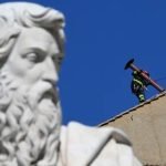 Instalan la chimenea del cónclave en la Capilla Sixtina: el Vaticano se prepara para elegir nuevo papa