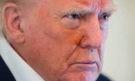 Estados Unidos ofrece $1,000 a migrantes indocumentados que se autodeporten con app CBP Home