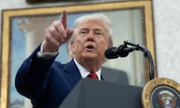 Corte federal de EU declara inconstitucional política arancelaria de Donald Trump