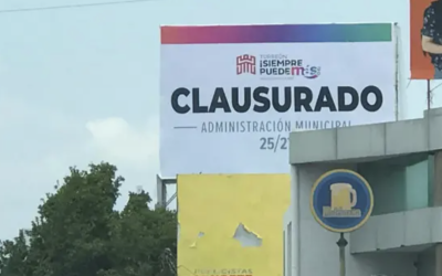 Clausuran 12 anuncios espectaculares por irregularidades en Torreón; van por 50 en total