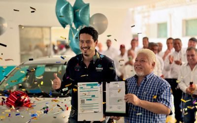 SIMAS Torreón premia a usuario cumplido con un automóvil nuevo en sorteo