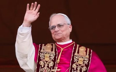 León XIV: el primer Papa estadounidense es también medio latino y pide «construir puentes de paz»