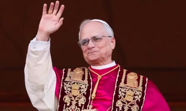 León XIV: el primer Papa estadounidense es también medio latino y pide «construir puentes de paz»