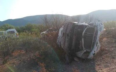 Dos jóvenes resultan graves tras chocar contra una vaca y volcar en carretera de La Laguna