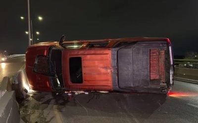 Escapa del motel tras llamadas de su esposa y termina volcando en Saltillo