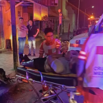 Grave accidente en motocicleta deja a joven con fractura expuesta en el Centro de Torreón