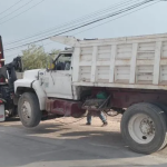 Detienen en Torreón a hombre por tirar escombro ilegalmente en predio de Senderos