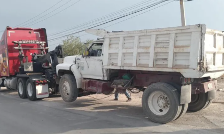 Detienen en Torreón a hombre por tirar escombro ilegalmente en predio de Senderos