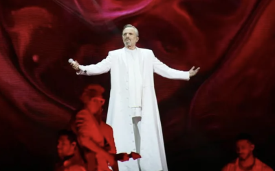 Miguel Bosé conquista Torreón con noche de nostalgia y pasión en el Coliseo Centenario