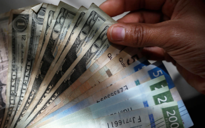 Las remesas desde EU hacia México caen 12% en abril: su peor desplome en más de una década